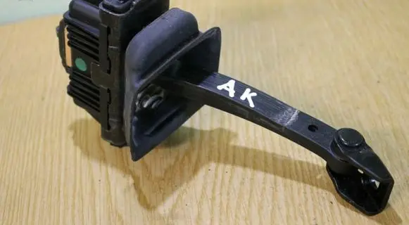 BMW 5 E60 E61 Rear door check strap stopper 7176805