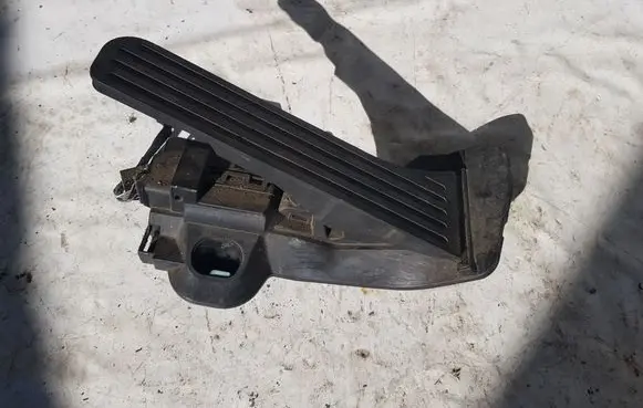 Volkswagen PASSAT B6 Accelerator throttle pedal 1K2721503M