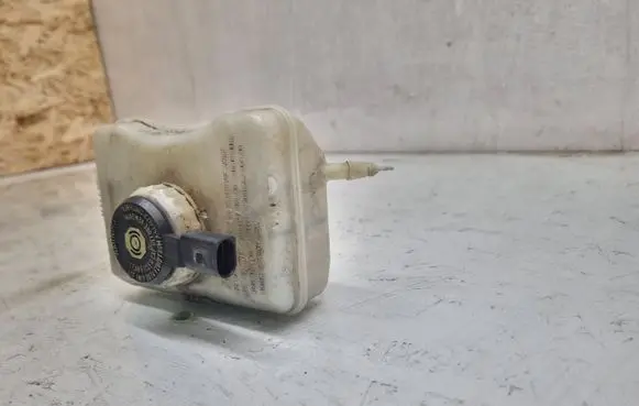 Audi A4 S4 B8 8K Brake fluid reservoir 8K0611301A