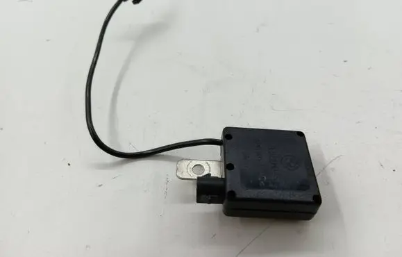 BMW 5 E39 Aerial antenna filter 8380945