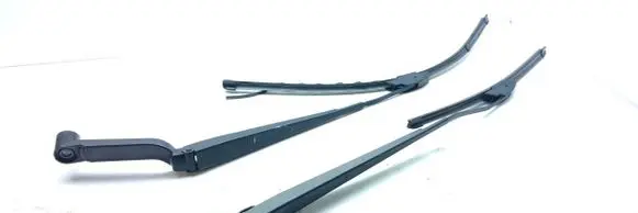 Nissan Qashqai Front wiper blade arm U8529