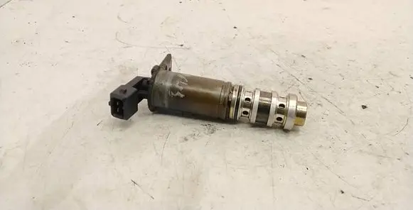 BMW 3 E90 E91 Camshaft vanos timing valve 13150926 7561264 1136
