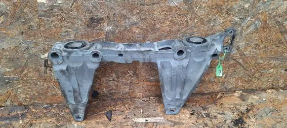 Mercedes-Benz Vito Viano W447 Front differential mounting bracket 