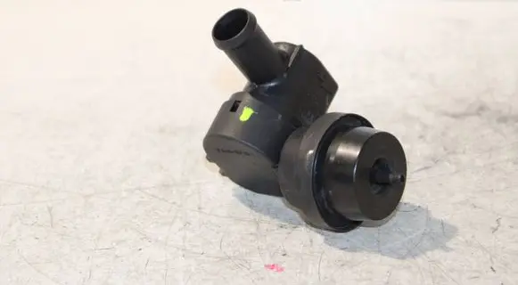 Audi A4 S4 B8 8K Valve vacuum 1J0819809