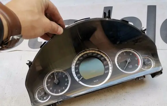 Mercedes-Benz E W212 Speedometer (instrument cluster) A2129000508 2129000508