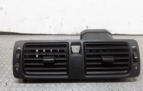 Volvo V50 Dash center air vent grill Y01144