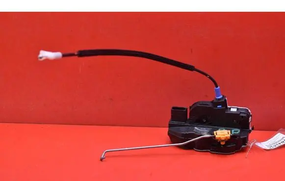 Opel Mokka X Front door lock 