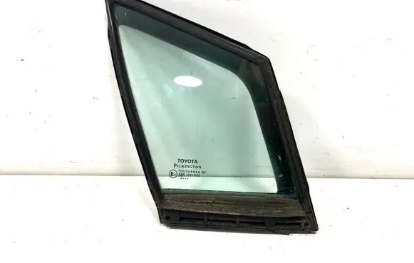 Toyota Avensis T270 Front door vent window glass four-door 6821505010 6821505010D 43R001605