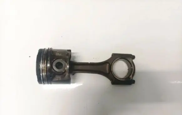 Opel Zafira A Piston with connecting rod