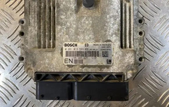 Opel Zafira B Engine control unit/module 55205621 0281013593 1039S18791
