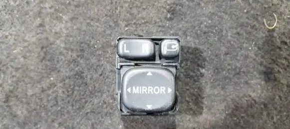 Toyota Avensis T250 Wing mirror switch 183575