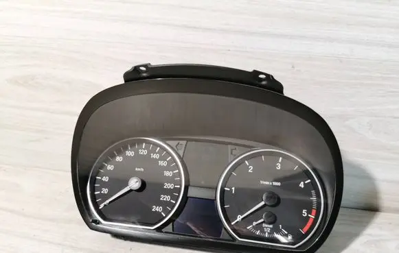 BMW 1 E81 E87 Speedometer (instrument cluster) 1041568