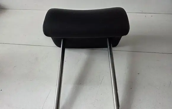 Volkswagen Tiguan Rear seat headrest 