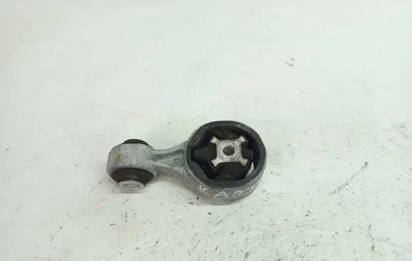 Engine mount vacuum valve