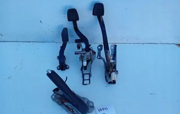 Toyota Yaris Pedal assembly 
