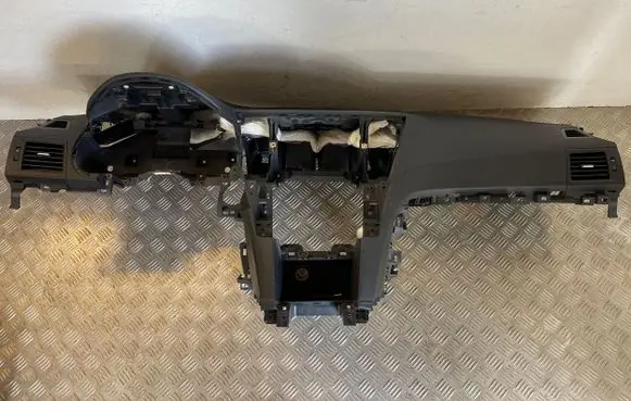 Subaru Legacy Dashboard 66204AJ010 66100AJ040 6610AJ020