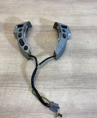 Steering wheel buttons/switches