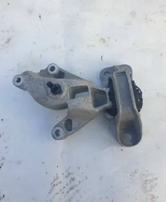 Engine mount bracket