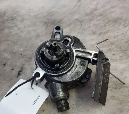 Volvo V70 Vacuum pump 08699237