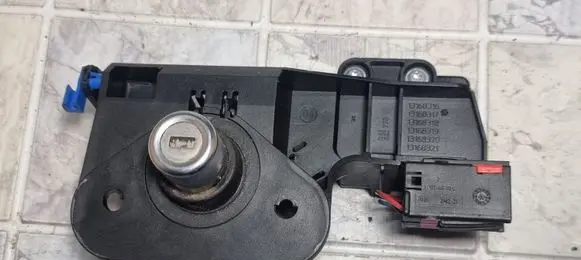 Opel Corsa C Tailgate exterior lock 13168316 13168317 13168318