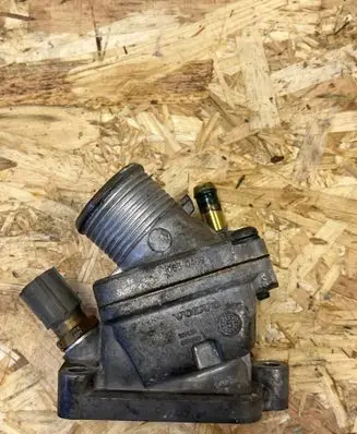 Volvo S60 Thermostat/thermostat housing 30650469