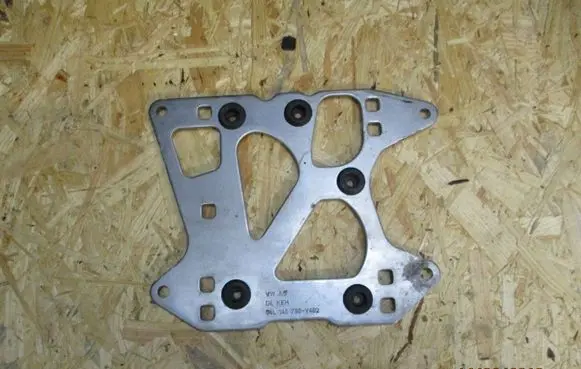 Volkswagen Transporter - Caravelle T6 Engine mounting bracket VW04L145798