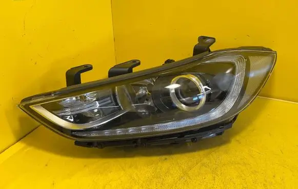 Hyundai Elantra VI Headlight/headlamp X06L