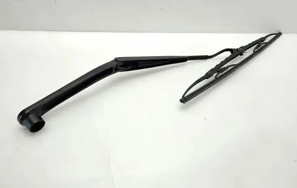 Chrysler 300 - 300C Windshield/front glass wiper blade 6824