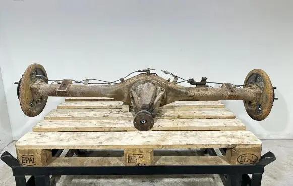 Toyota Hilux (AN10, AN20, AN30) Rear axle beam with reductor 