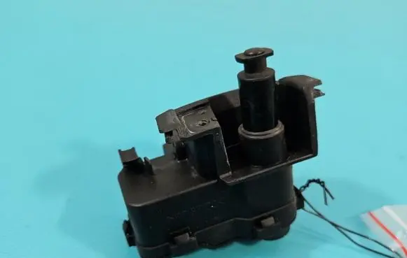 Seat Alhambra (Mk2) Fuel tank cap lock motor 7N0810773B IMPRK1436603