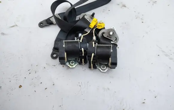 Volkswagen Caddy Front seatbelt 