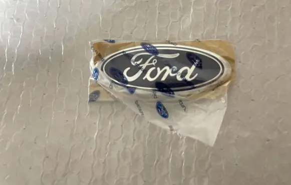 Ford Fiesta Manufacturer badge logo/emblem 4673491 3U5A19H250EA 3U5A-19H250-EA