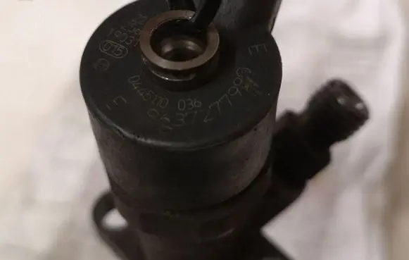 Peugeot 406 Fuel injector 0445110036