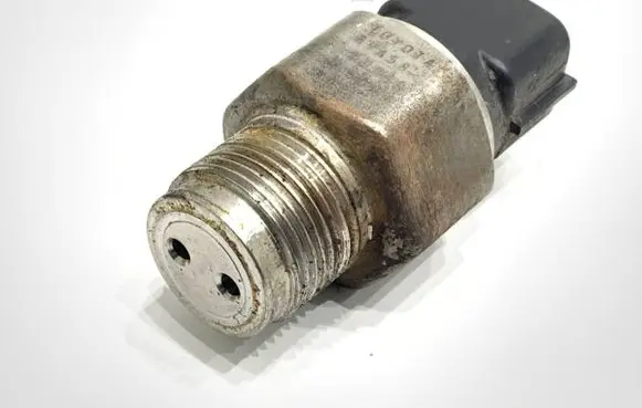 Toyota Avensis T250 Fuel pressure sensor 