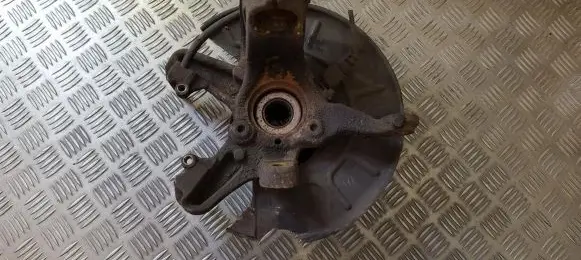 Volkswagen Golf V Front wheel hub