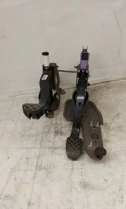 Volkswagen Transporter - Caravelle T5 Pedal assembly 7H1721143 7H1721057 7H1721059E