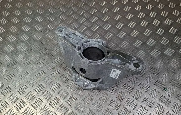Chrysler Pacifica Engine mount bracket P68224746AC D020530016