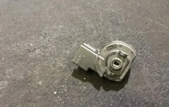 Opel Omega B1 Ignition lock contact 90505912