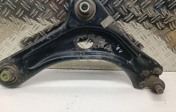 Peugeot 2008 I Front lower control arm/wishbone