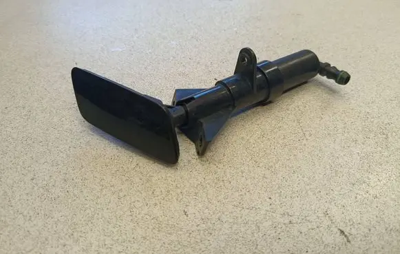 Volkswagen PASSAT CC Headlight washer spray nozzle 1307030667 3C8955104B 290413
