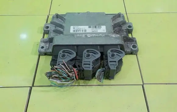 Renault Megane III Engine control unit/module 237100229R