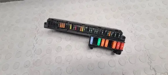 BMW 5 E60 E61 Fuse module 6957330
