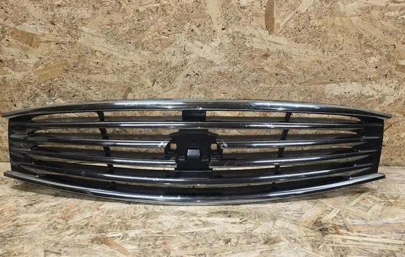 Infiniti G37 Front bumper upper radiator grill 62070JL00A