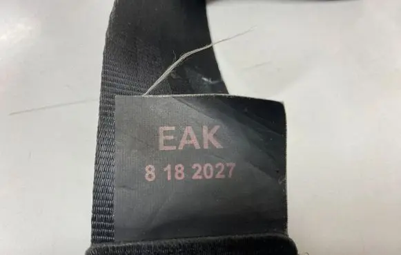 Citroen C4 I Rear seatbelt 8182027