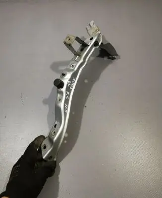Toyota Auris 150 Headlight/headlamp mounting bracket 