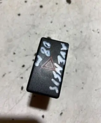 Toyota Avensis T250 Hazard light switch 157963