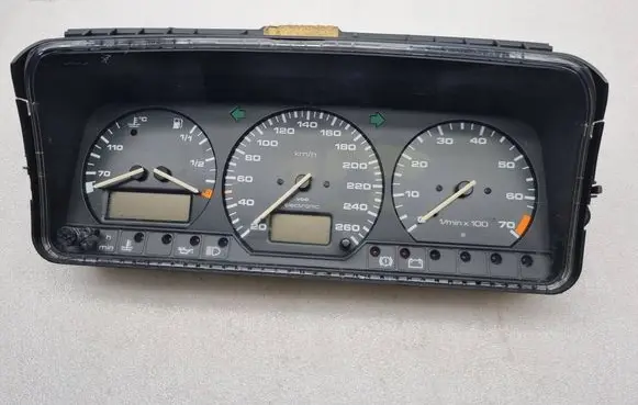 Volkswagen PASSAT B3 Speedometer (instrument cluster) 357919033CS 357919042J 81117682