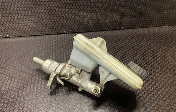 Opel Vivaro Master brake cylinder 320670082