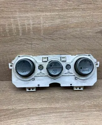 Nissan Qashqai Climate control unit Y01435F
