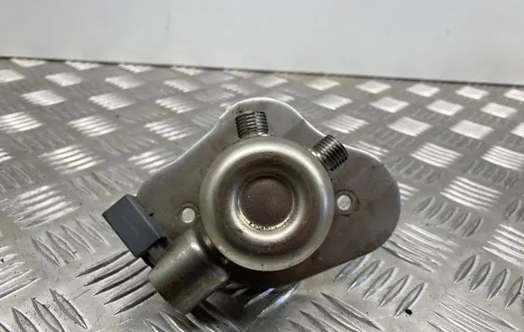 BMW 3 E90 E91 Fuel injection high pressure pump 7562473